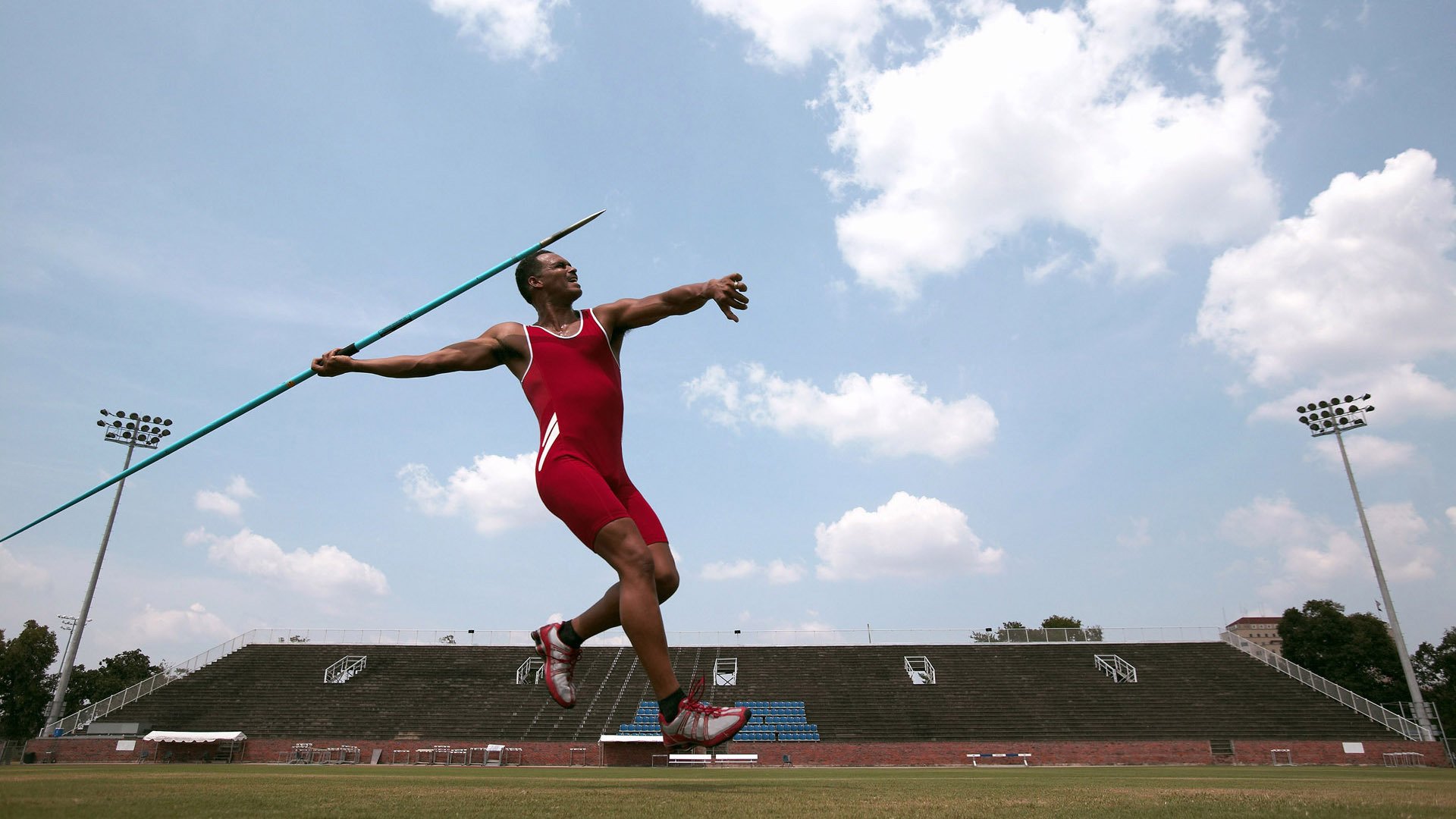 詹姆斯带头组织封闭训练强调纪律优先，詹姆斯谈封盖队友